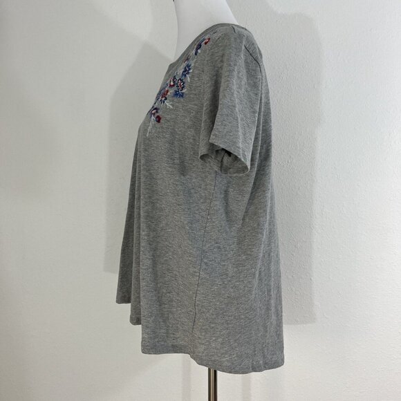 RXB Womens Top M Gray Floral Embroidered Blouse Flowy Comfy T Shirt NWT - Picture 4 of 13